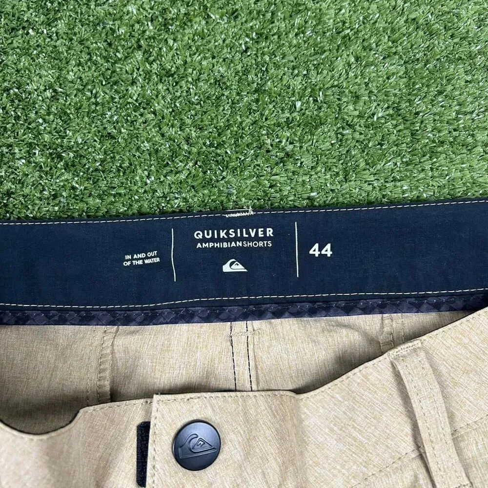 Quiksilver Men's Tan and Cream Shorts